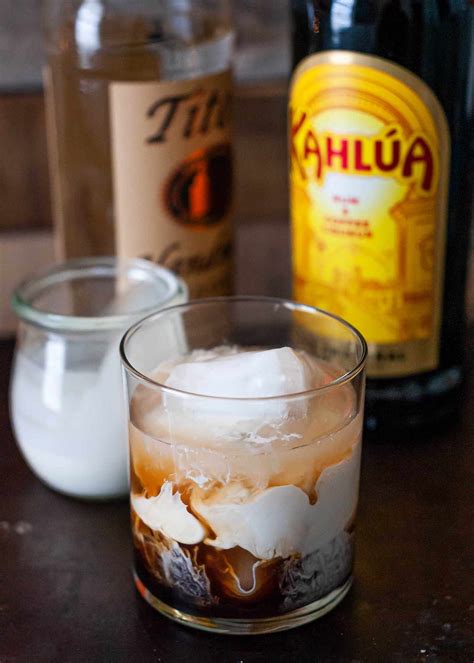 how to make a white russian drink with kahlua.